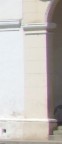 Lo spigolo verticale del muro evidenzia una tendenza del colore al viola in corrispondenza della linea di demarcazione luce-ombra.
Potete aprire l'imagine con IrfanView e controllare i dati EXIF per le condizioni di scatto.