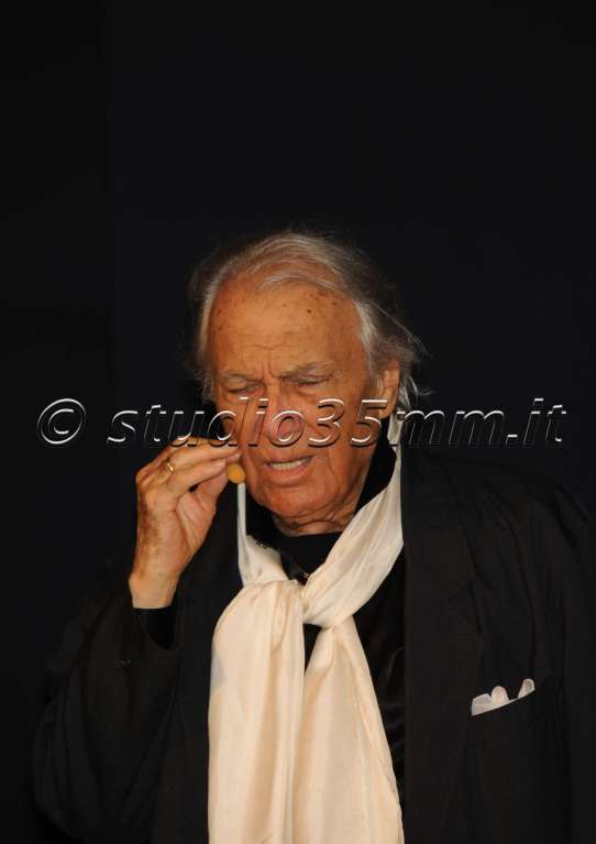Albertazzi_001wtmkwtmk.jpg