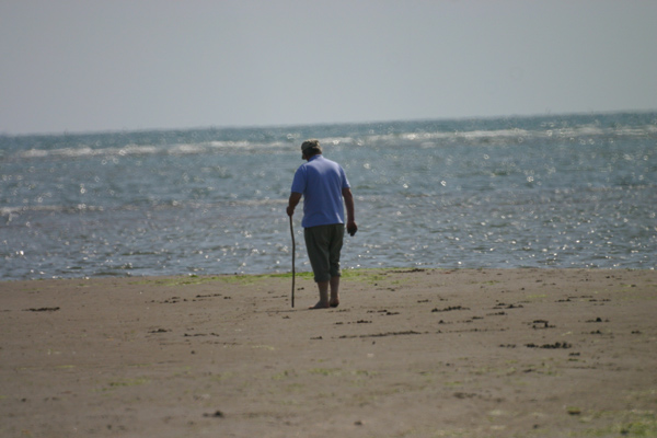 anziano-al-mare.jpg