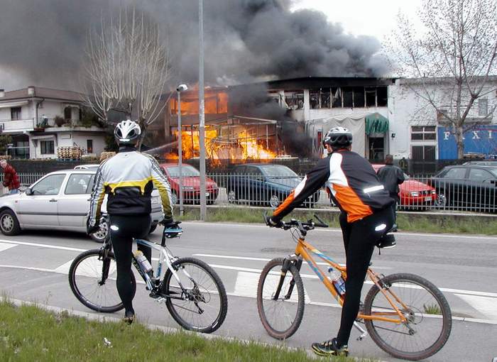 B - Incendio a Castelgomberto -70009.04.2005-700.JPG