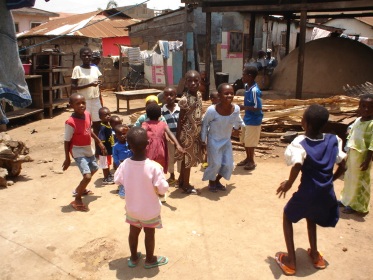 bimbi fuori casa.jpg