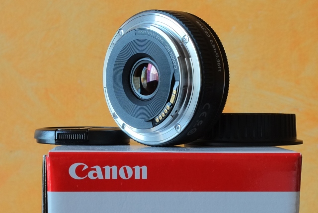 Canon 40mm STM 3.jpg