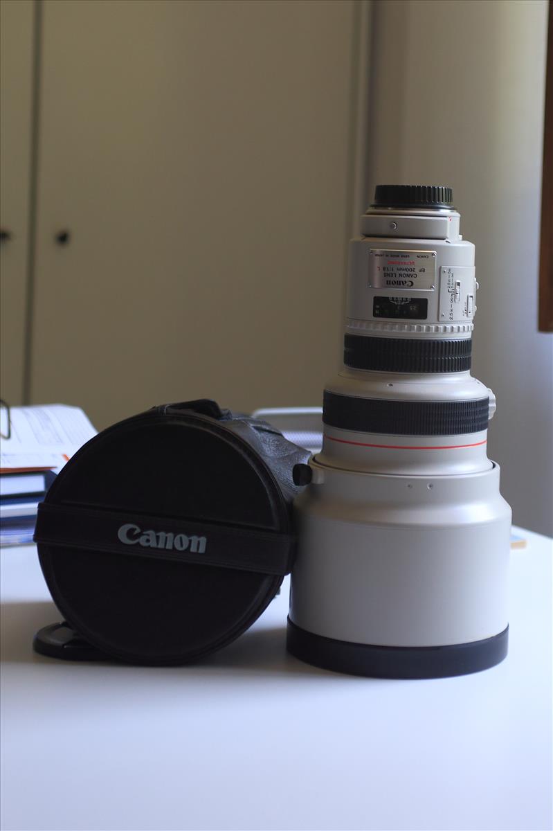 canon ef 200 mm f1.8 l.JPG