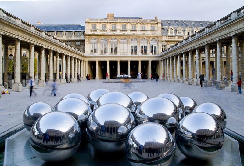 Colonnato e fontana_cr.jpg