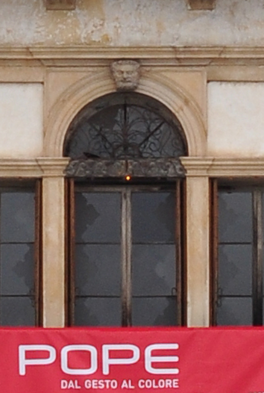 D90.1crop.jpg