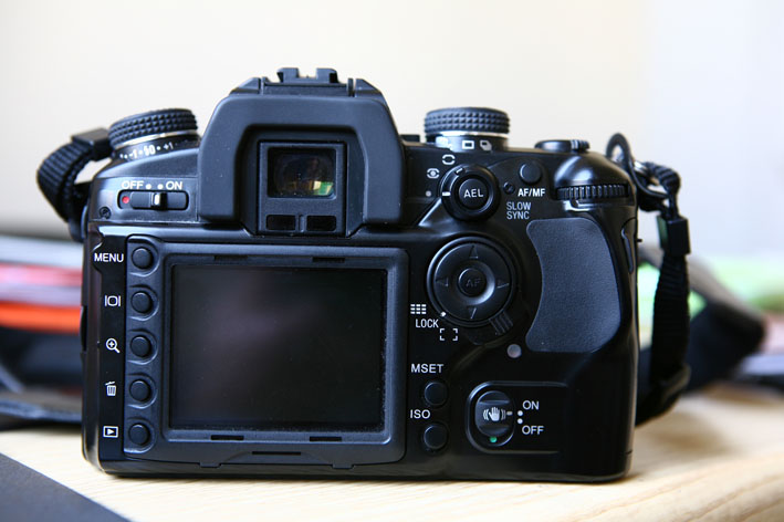 DYNAX7 D back.jpg