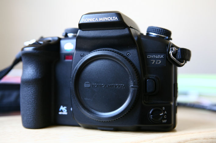 DYNAX7 D fronte jpg.jpg