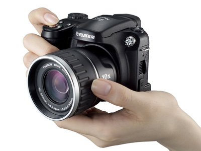 fuji_s5600zhand.jpg