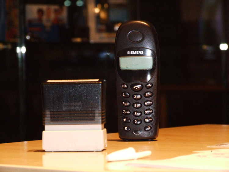 fuoco-su-telefono.jpg