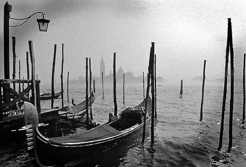 gondole con disturbo, leggera maschera di contrasto e vignettatura artigianale.jpg