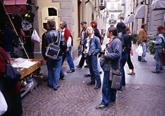 gruppo alla fiera.jpg