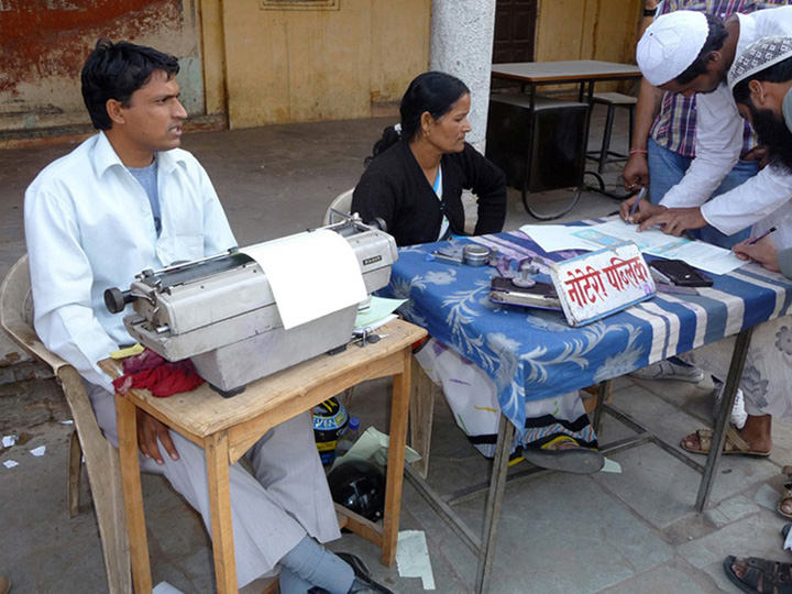 India - Notaio ambulante - ridotta.JPG