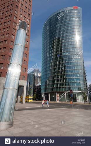 light-tube-for-the-underground-railway-in-potsdamer-platz-berlin-germany-CP83XD.jpg