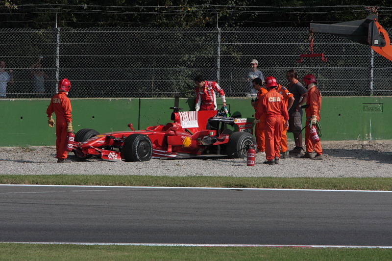 massa crash05.JPG