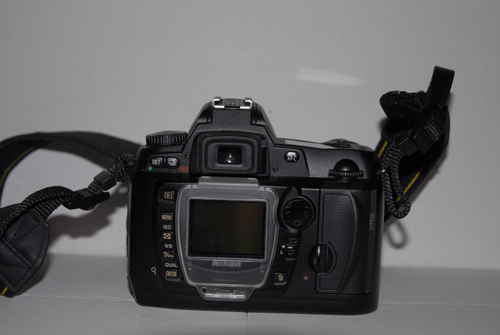 Nikon-D70_dietroJPG.jpg