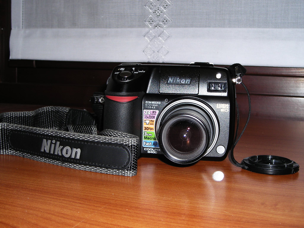 NIKON8400B.jpg