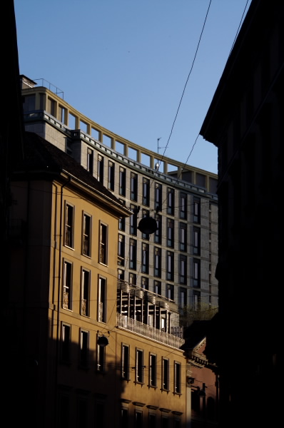 ombre e palazzi 90kb.JPG