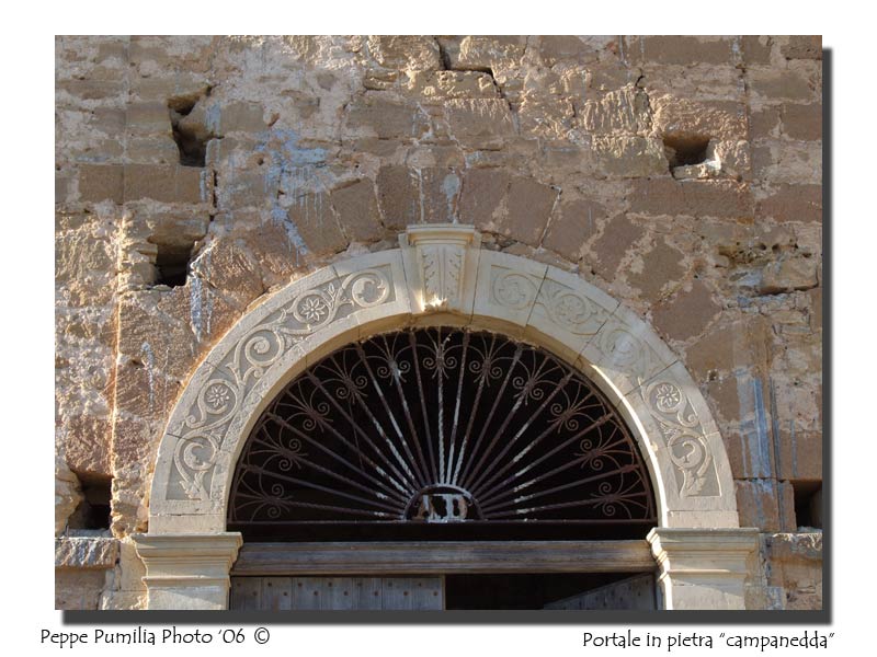 Portale in pietra.jpg