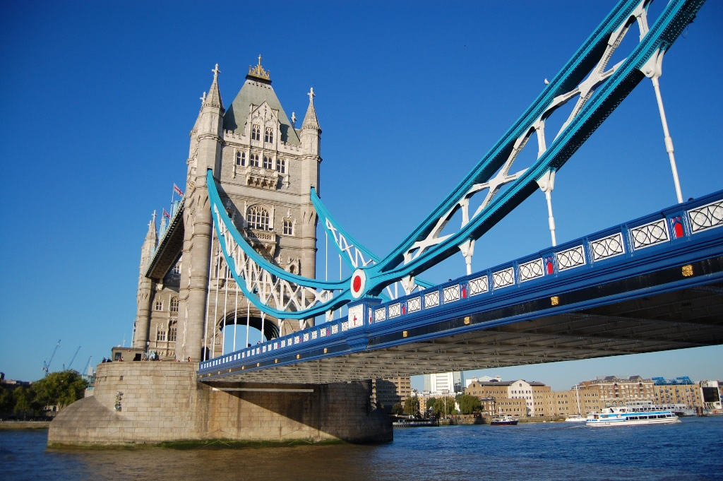 TowerBridgelowQuality.jpg
