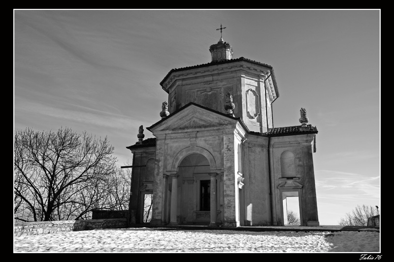 Una Cappella del Sacro Monte di varese (bw).jpg