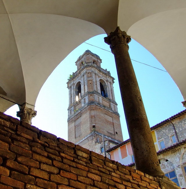 Una chiesa di Assisi-2.jpg