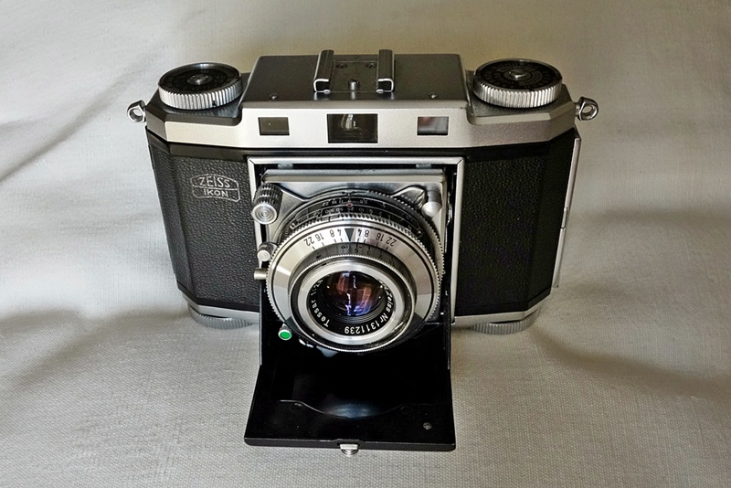 Zeiss Ikon Contina 2 anno 1952,Tessar 45mm 2,8 x.JPG