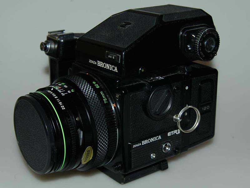 Zenza Bronica ETRSi.jpg